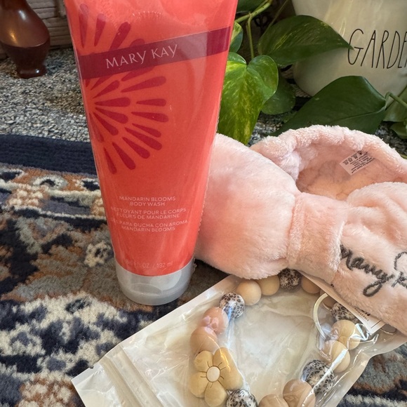 Mary Kay - Picture 2 of 3